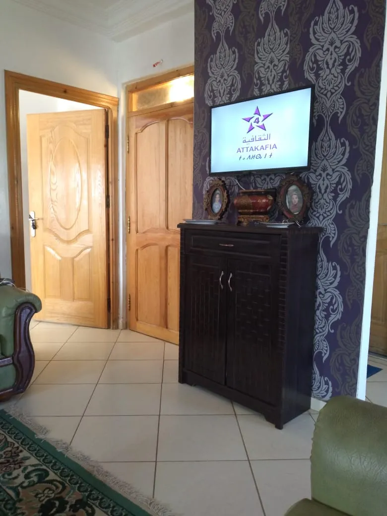 Appartement équipé au 3ème étage avec ascenseur à Oued Laou