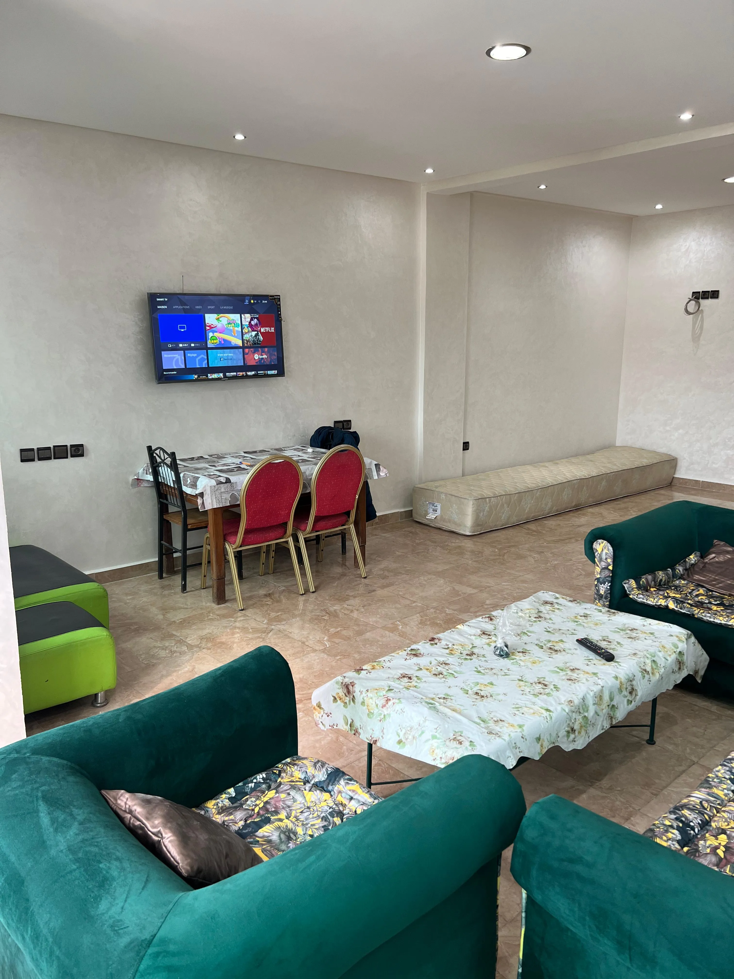 Appartement à louer à Casablanca, composé de deux chambres et un salon