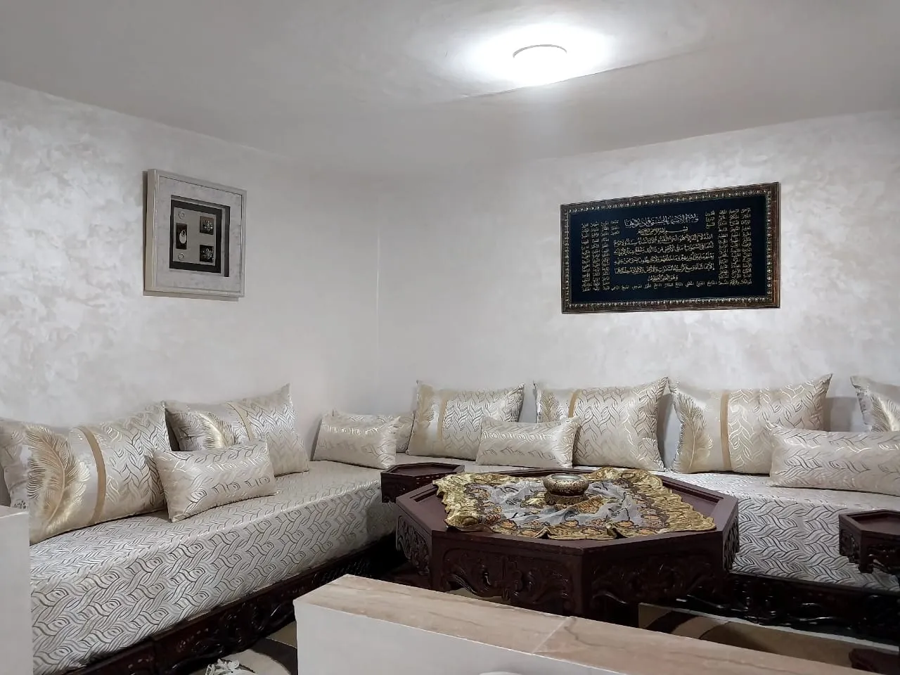 Appartement Spacieux à Louer entre M'diq et Cabo Negro une Chambre + 2 Salons