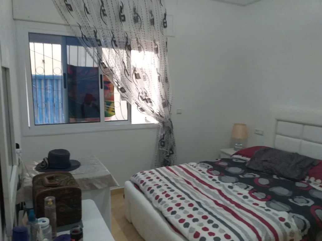 Appartement à vendre et à Louer à Courniche oued laou Chambre balcon Rez-de-chaussée