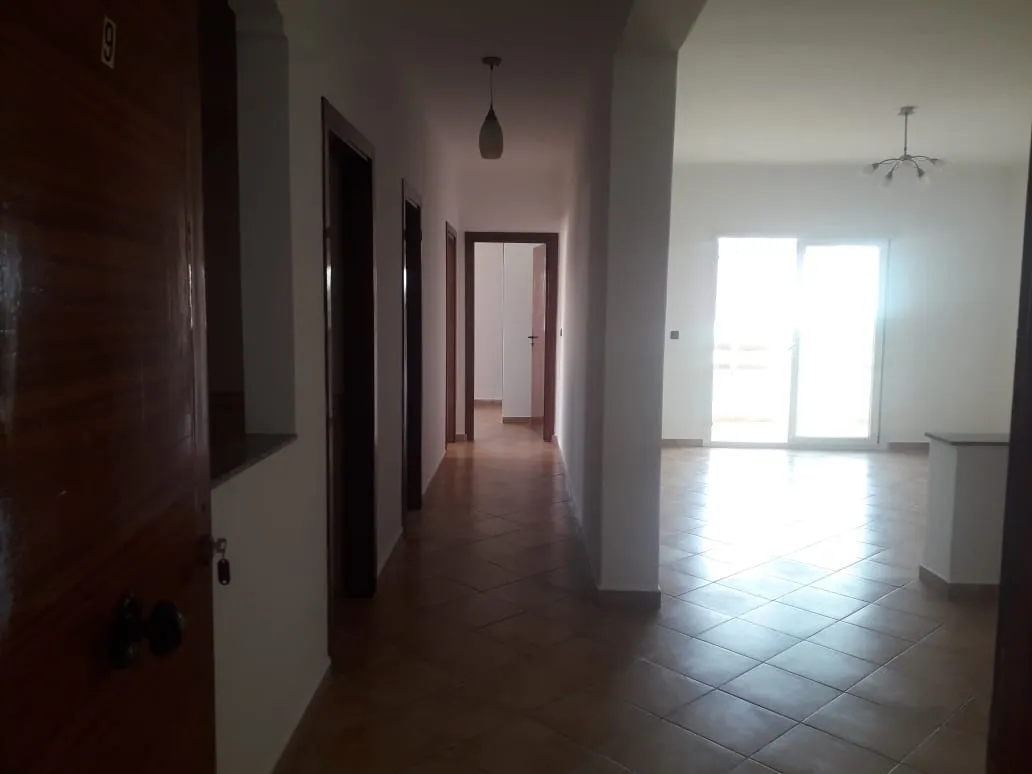 Appartement titré à vendre, d'une  87 m², situé au 2ᵉ étage.  deux chambres