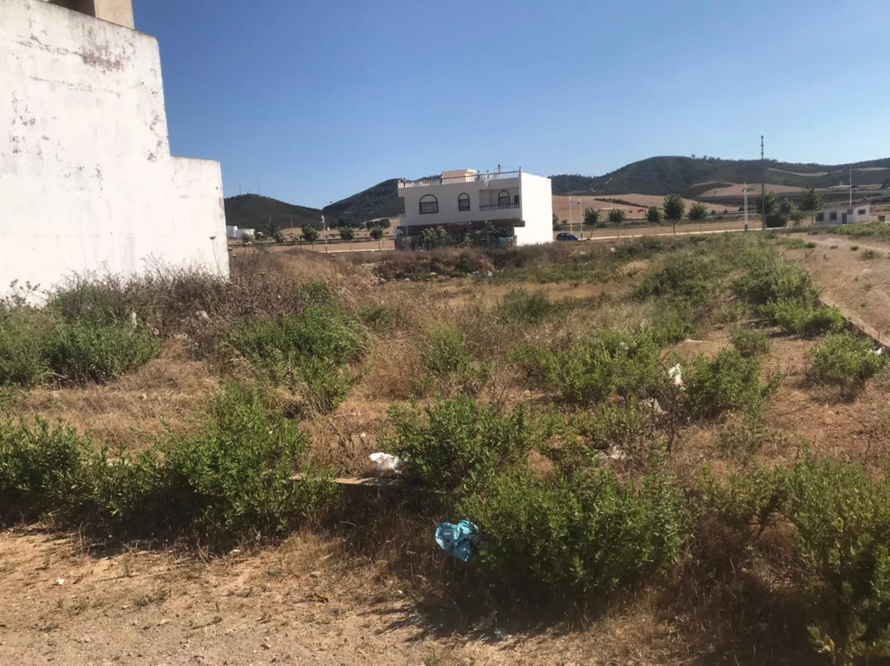 Terrain en vent à M'Diq Lotissement BOUZAGHLAL  D'une superficie de 231 m².