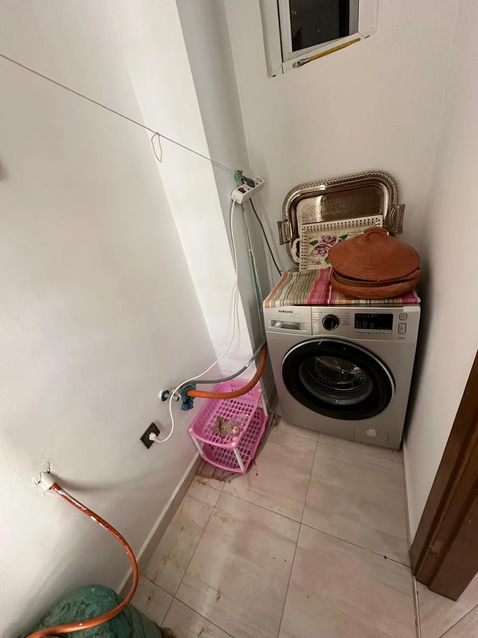 Appartement à louer au premier étage, avec 2 chambres et un salon.