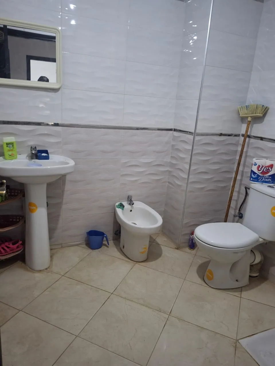 Appartement à vendre à Oued El Lou, 85 m², deux façades, situé au 3ᵉ étage.
