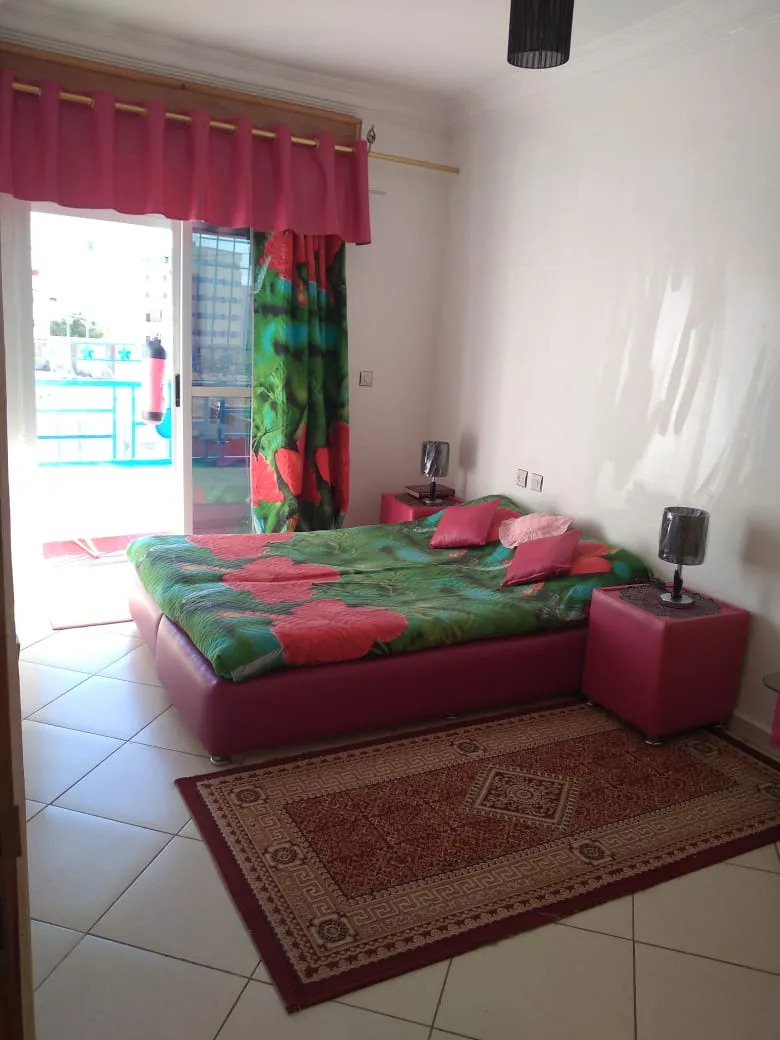 Appartement équipé au 3ème étage avec ascenseur à Oued Laou