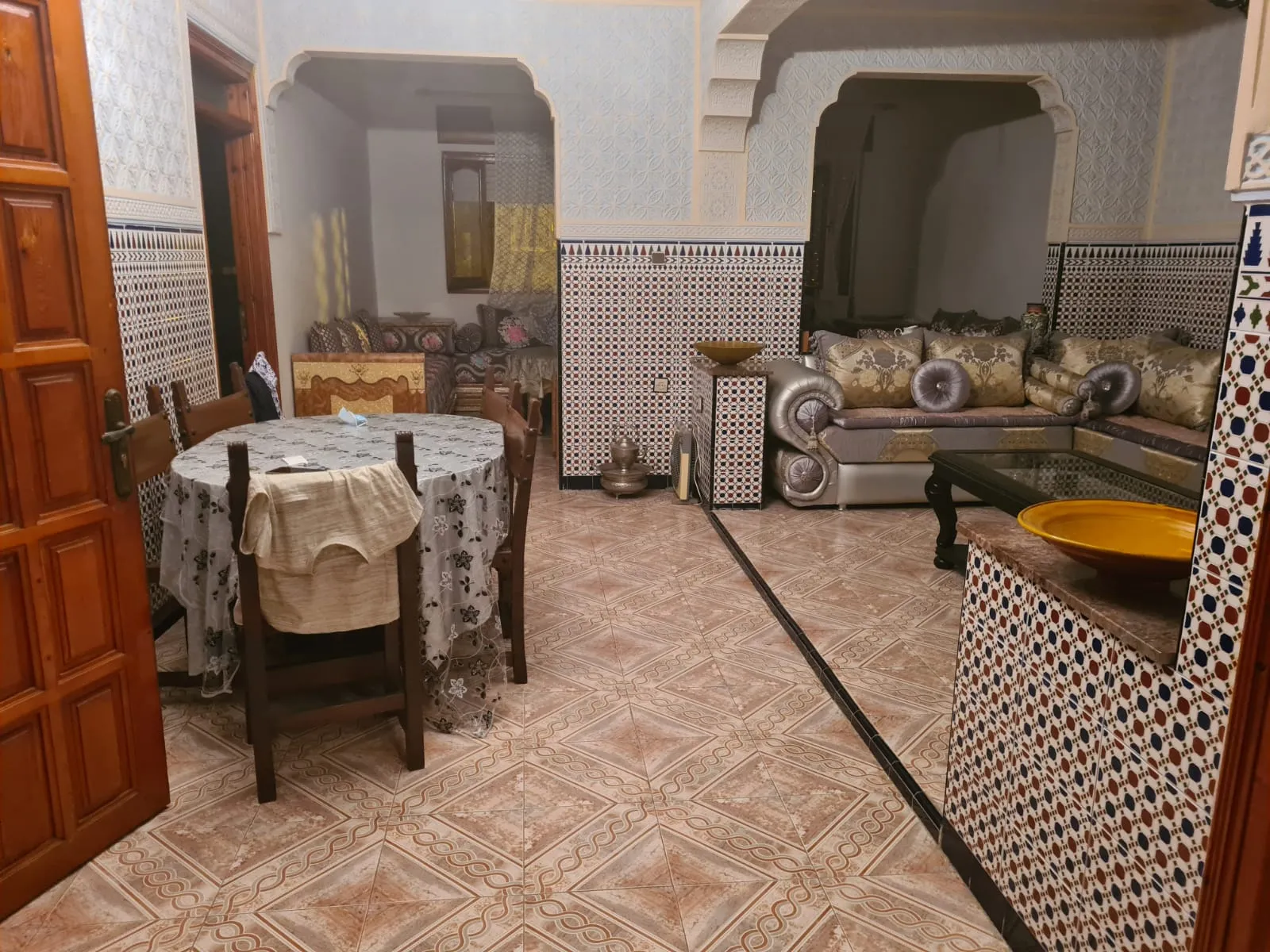 Maison indépendante à vendre à Tanger, 2 étages, garage et titre légal