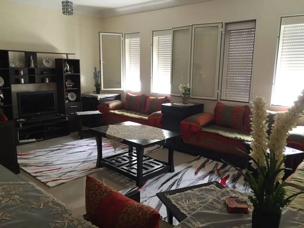 Appartement à vendre de 80 m² au premier étage, une chambre et d'un salon.