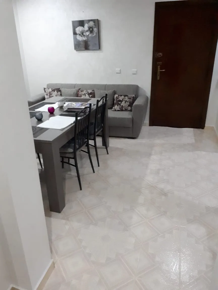 Appartement à vendre à Casablanca, au troisième étage, composé de deux chambres 