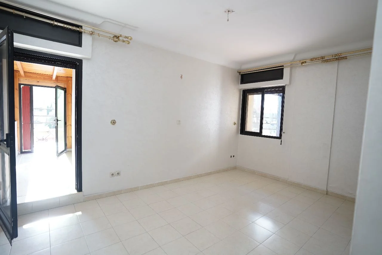 bel appartement à vendre à tanger 1èr étage ، 336 mètres 5 chambres 2 salon 