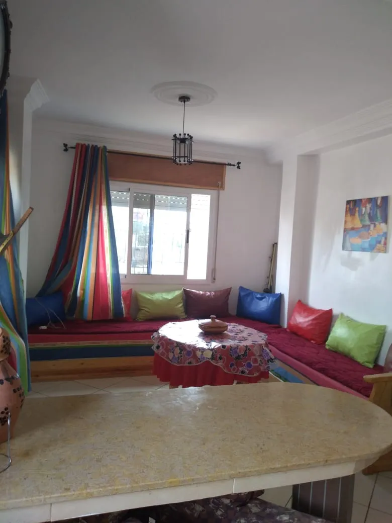 Appartement équipé au 3ème étage avec ascenseur à Oued Laou