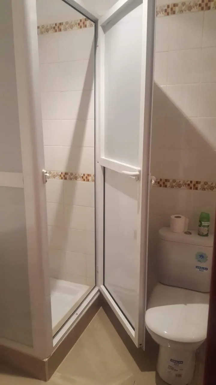 Appartement à vendre de 80 m² au premier étage, une chambre et d'un salon.
