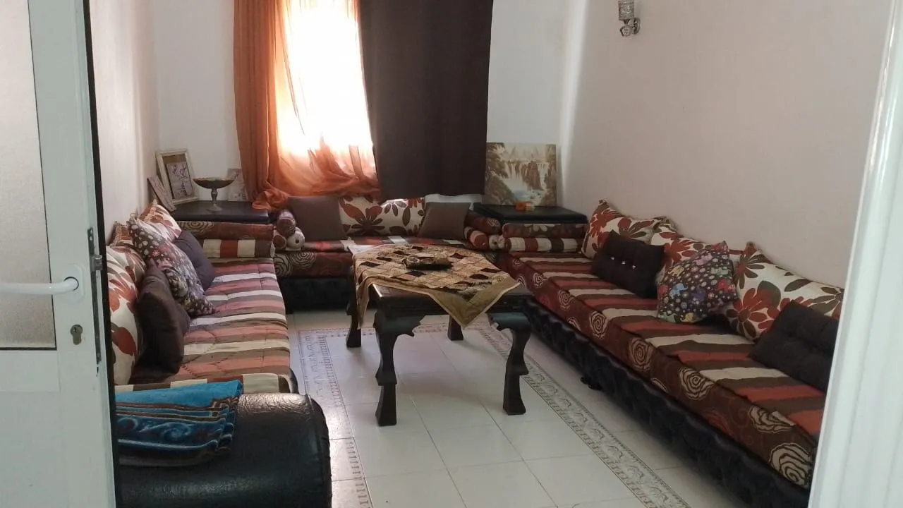 Appartement à louer à la journée, 5e étage, Casablanca, 2 chambres et salon.