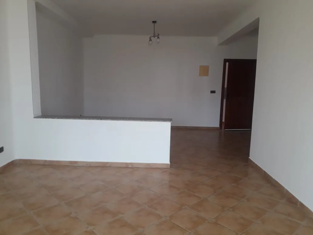 Appartement titré à vendre, d'une  87 m², situé au 2ᵉ étage.  deux chambres