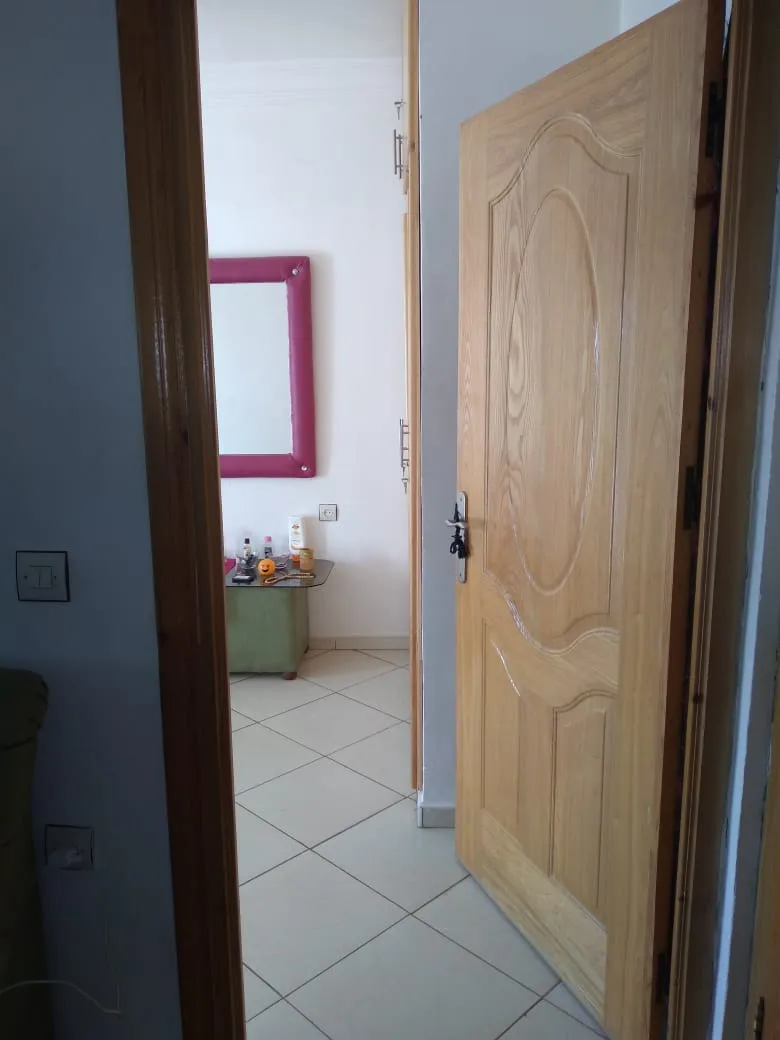 Appartement équipé au 3ème étage avec ascenseur à Oued Laou