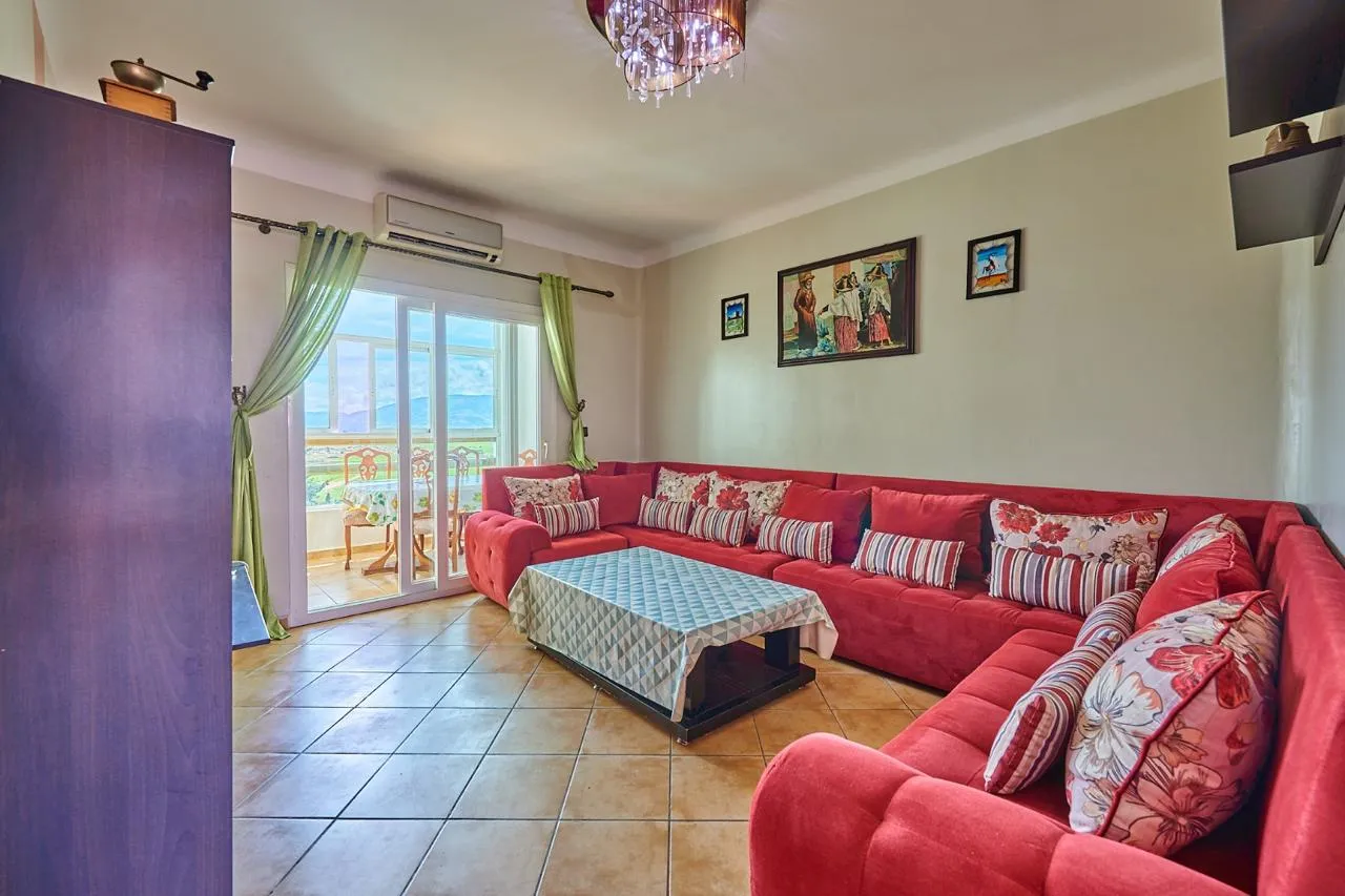 Bel appartement à vendre et à louer à Oued Laou  2e étage, 72 m², 2 chambres