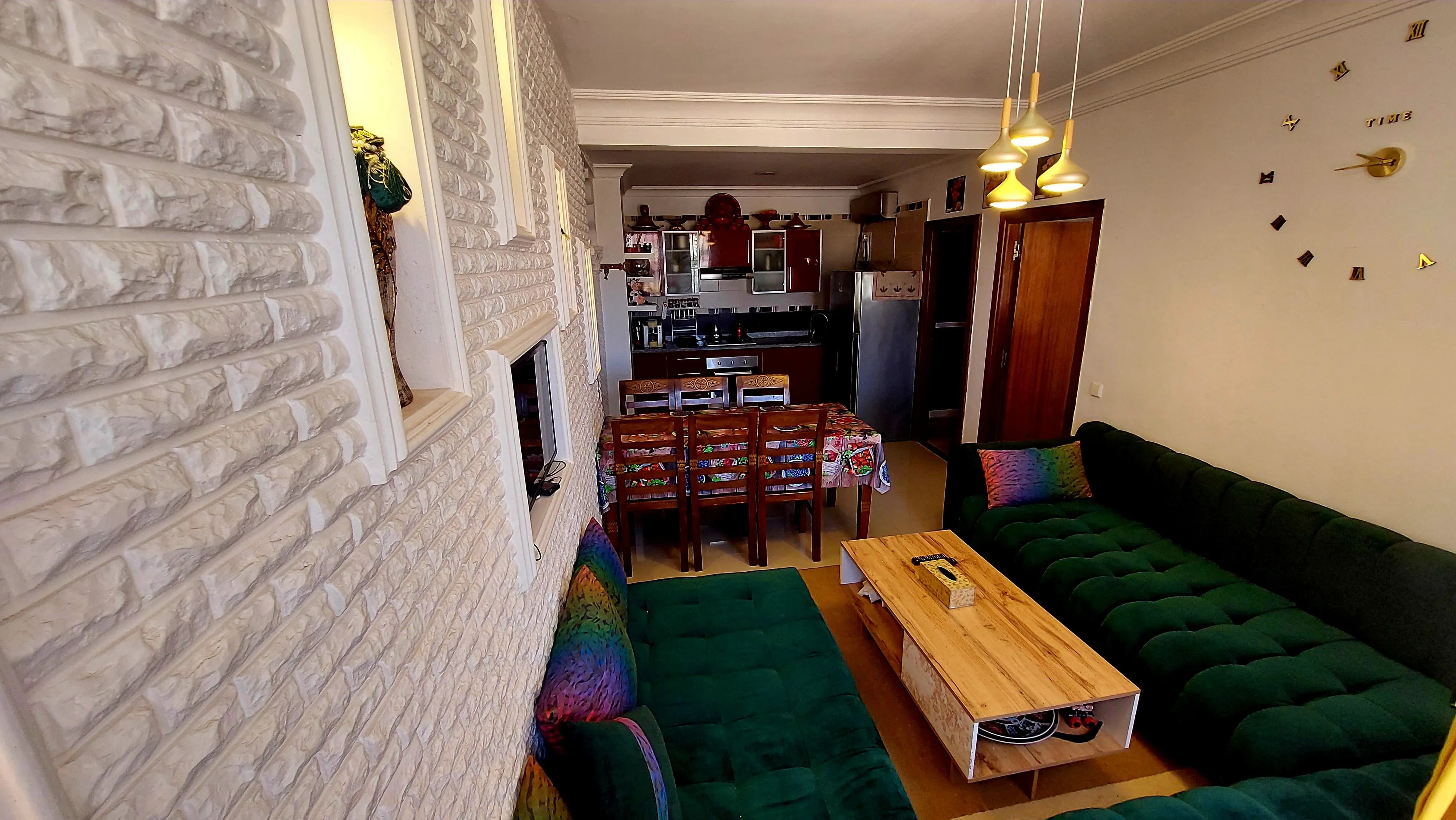 Bel appartement à louer à Fnideq, situé au troisième étage d'une résidence calme