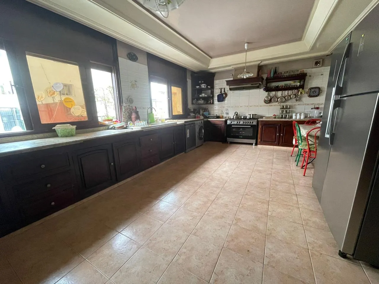 Duplex à vendre dans un quartier prestigieux, d’une superficie de 440 m². 