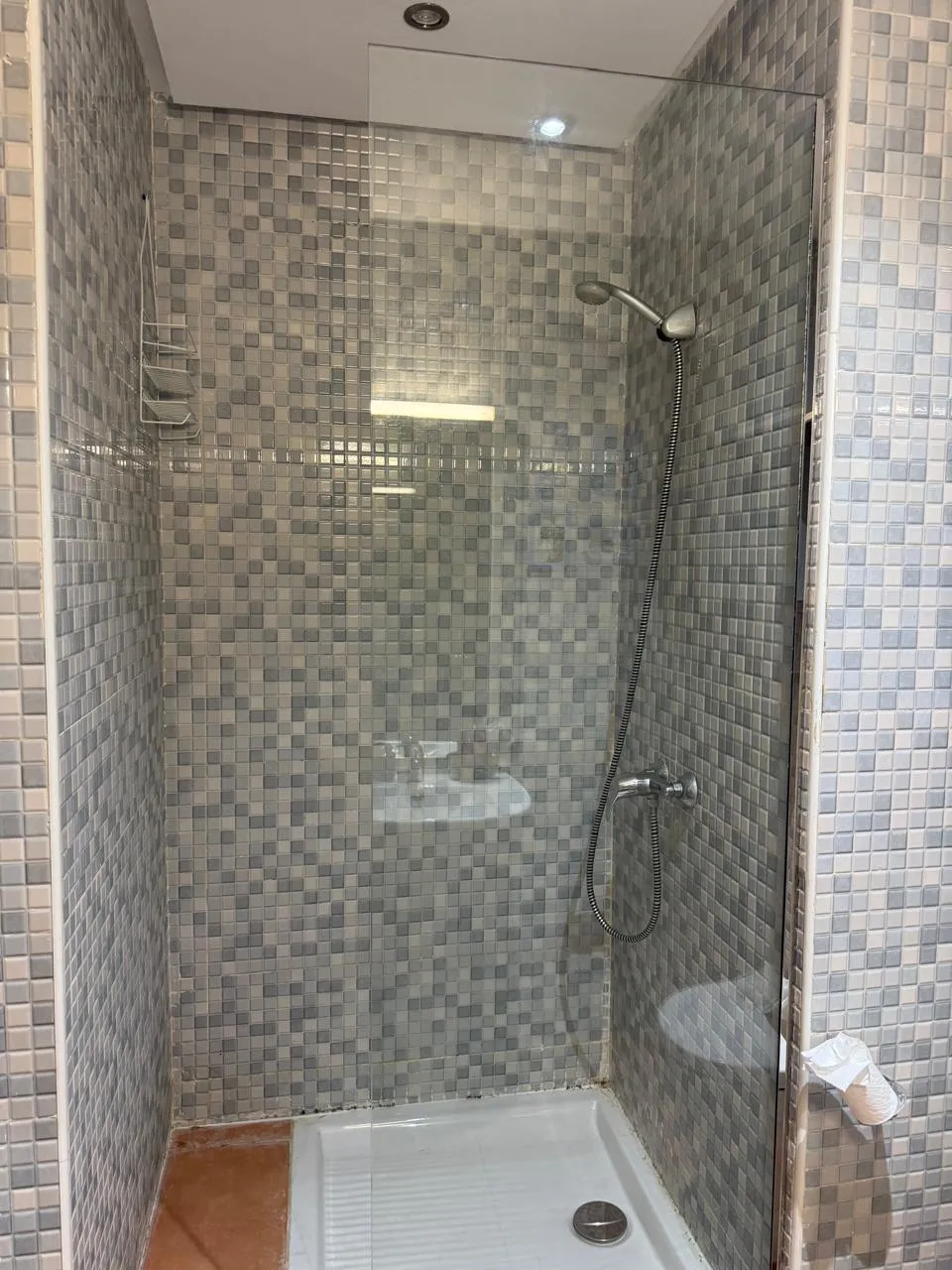 Appartement avec équipements modernes à louer à Fnideq, composé de 2 chambres