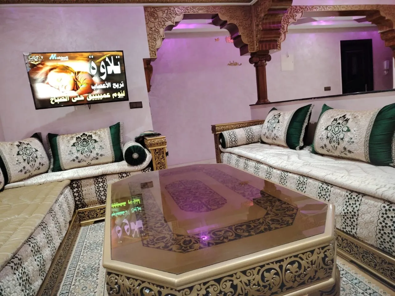 Appartement à louer à Tanger  Proche de l’aéroport, 1 chambre, 2 salons