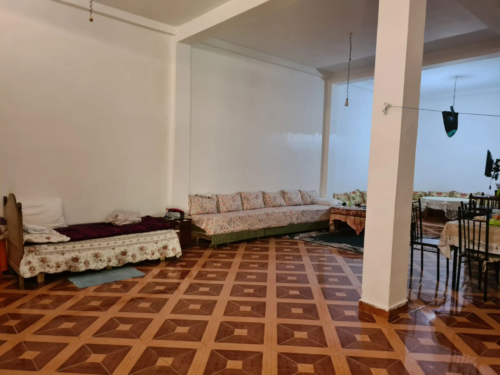 Maison indépendante à vendre à Tanger, 2 étages, garage et titre légal