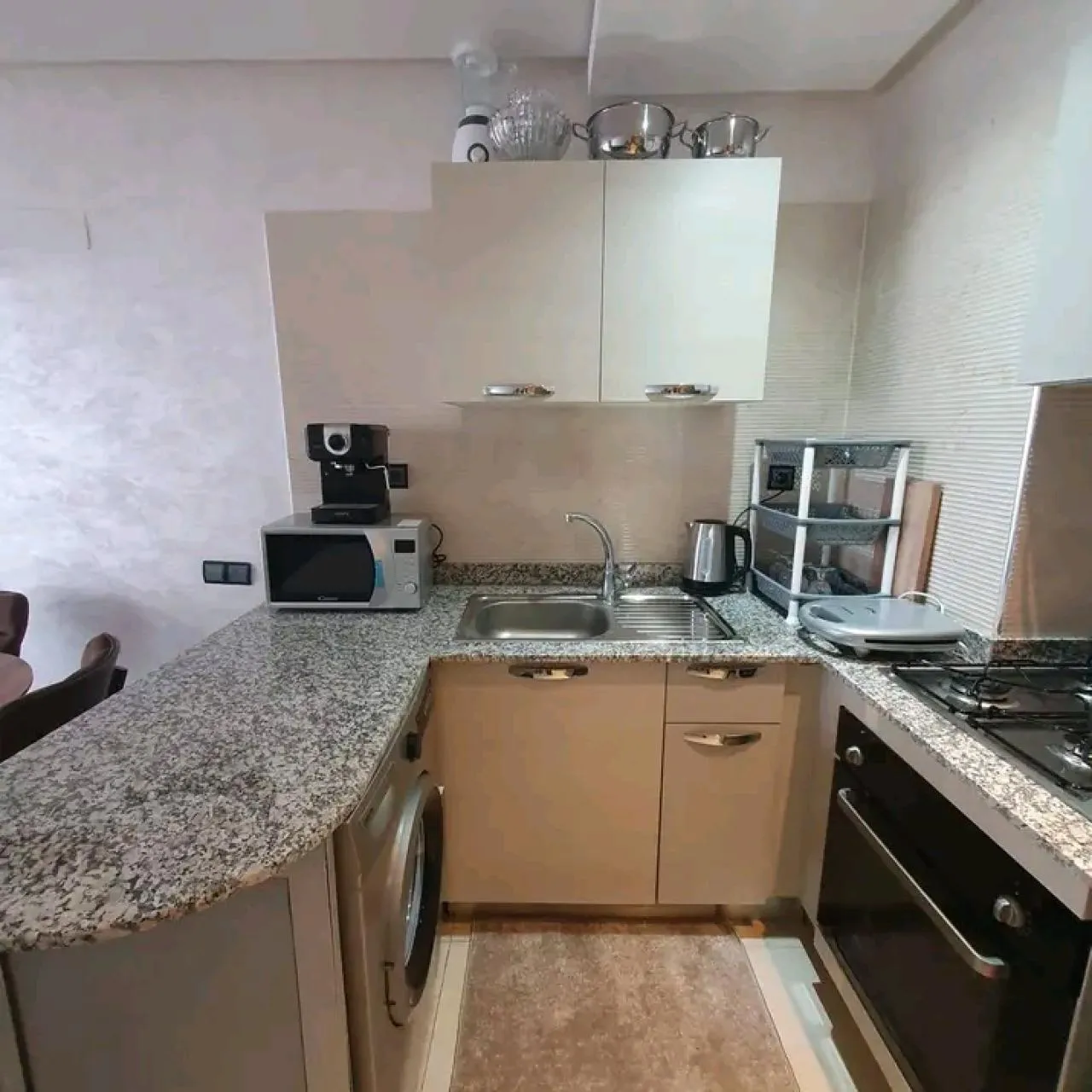 Appartement élégant à louer à la journée dans le quartier Al Huda à Agadir.