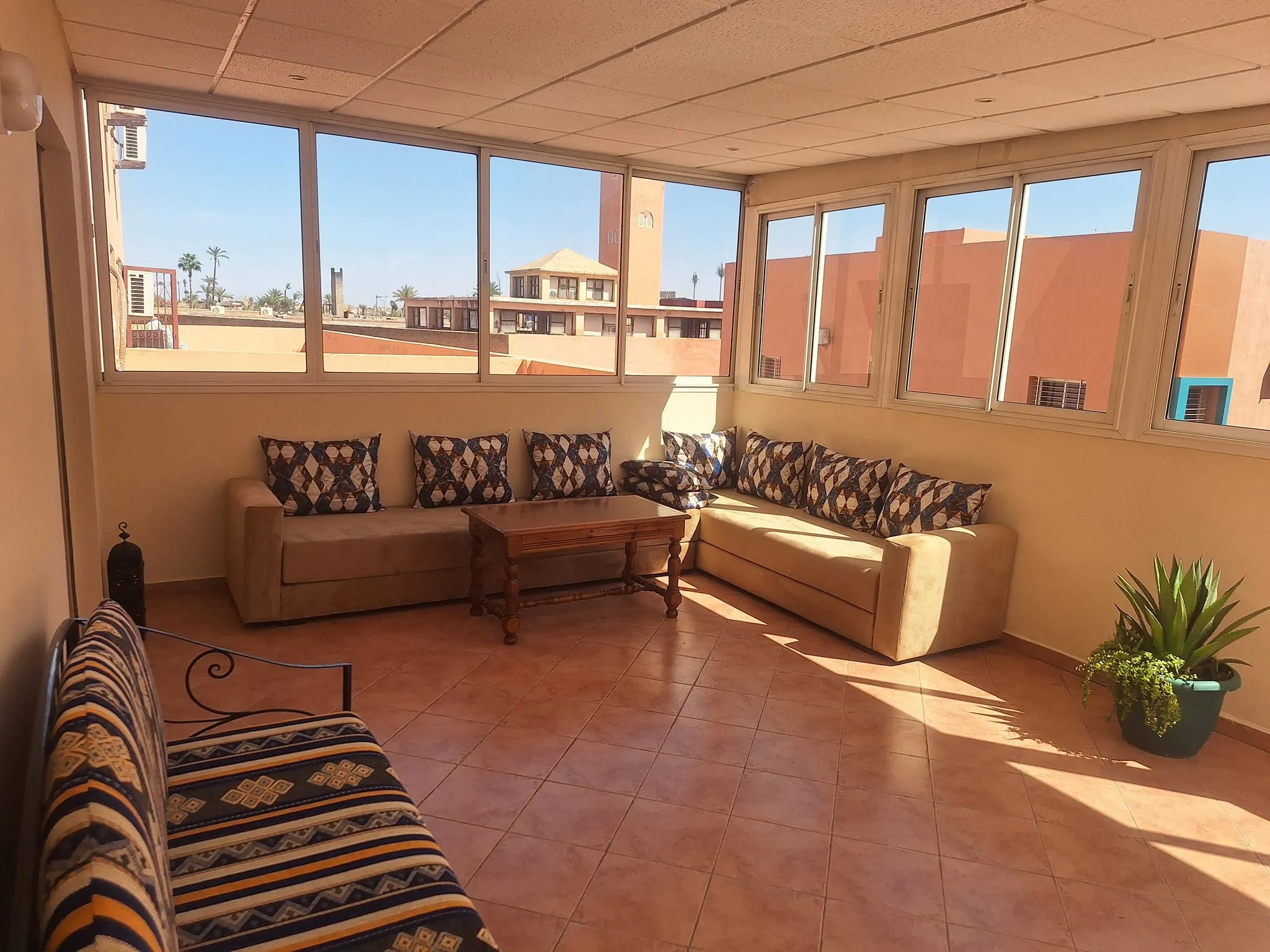 Appartement meublé de luxe à louer à Marrakech, près de Majorelle et Carrefour.