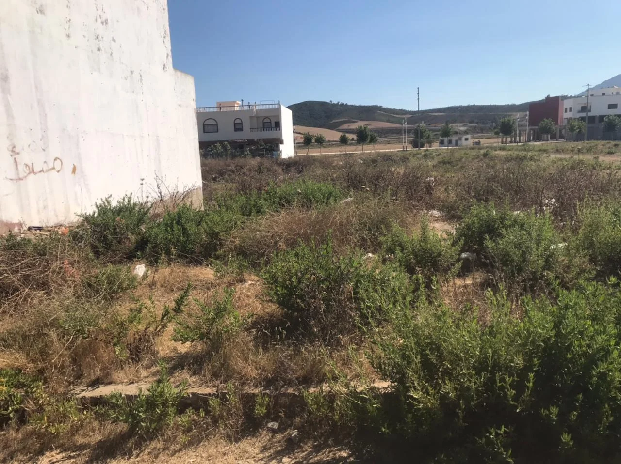 Terrain en vent à M'Diq Lotissement BOUZAGHLAL  D'une superficie de 231 m².