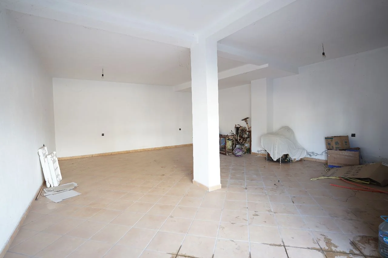 UN  MAGASIN COMMERCIAL À VENDRE  DANS LA VILLE DE OUED LAOU 56 MÈTRES