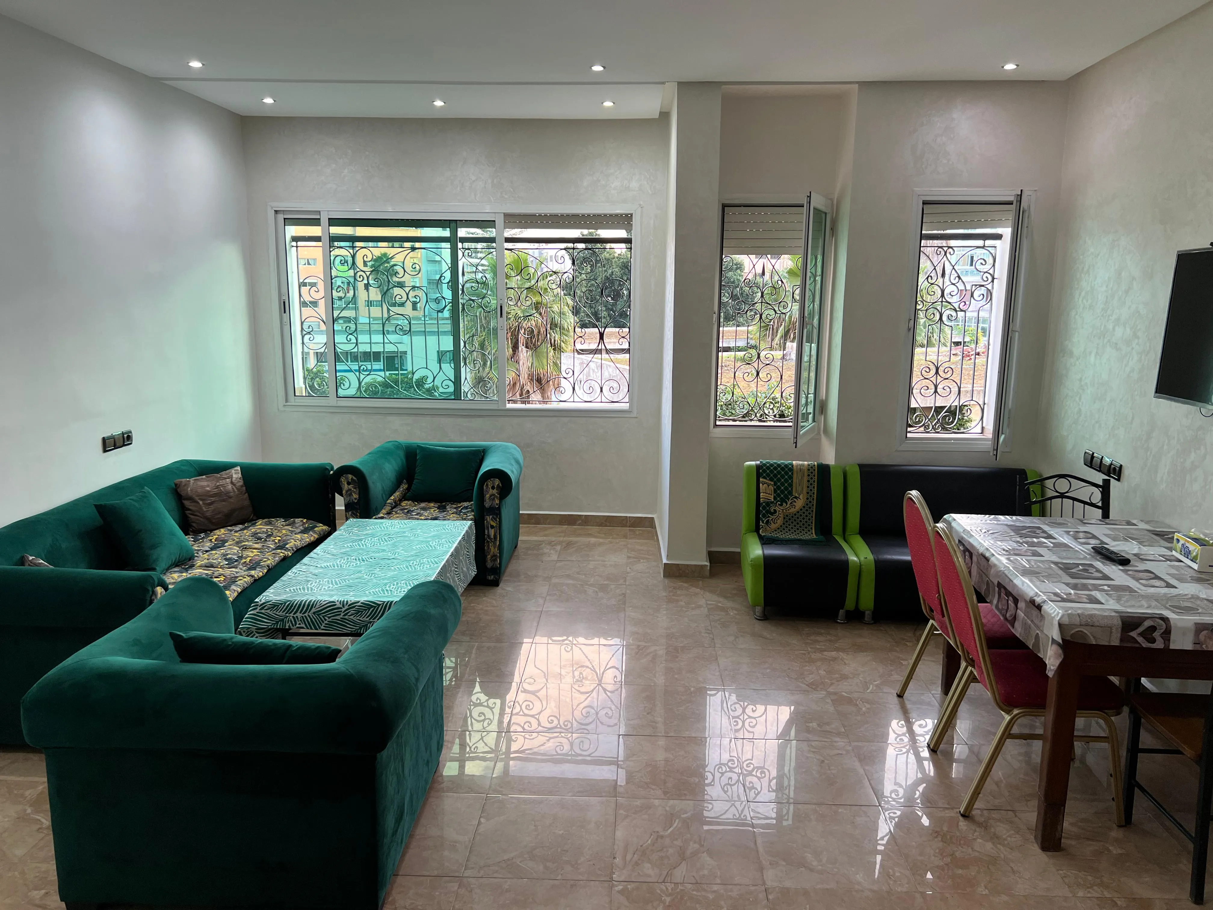 Appartement à louer à Casablanca, composé de deux chambres et un salon