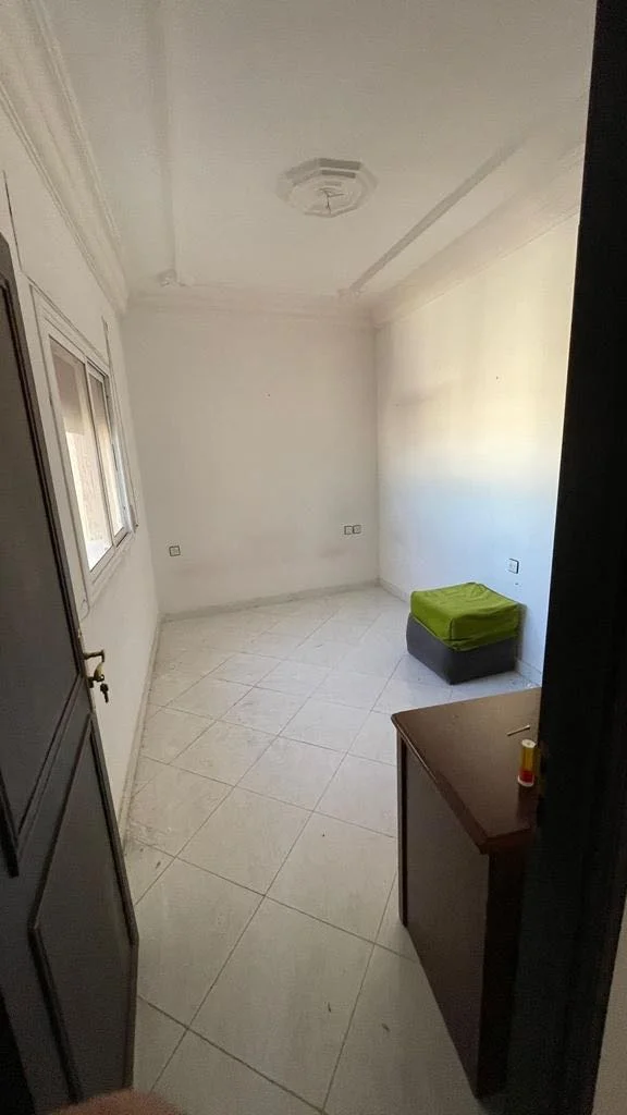 Appartement à vendre à tetouan salon 2 chambre balcon 4ème étage 77 mètres