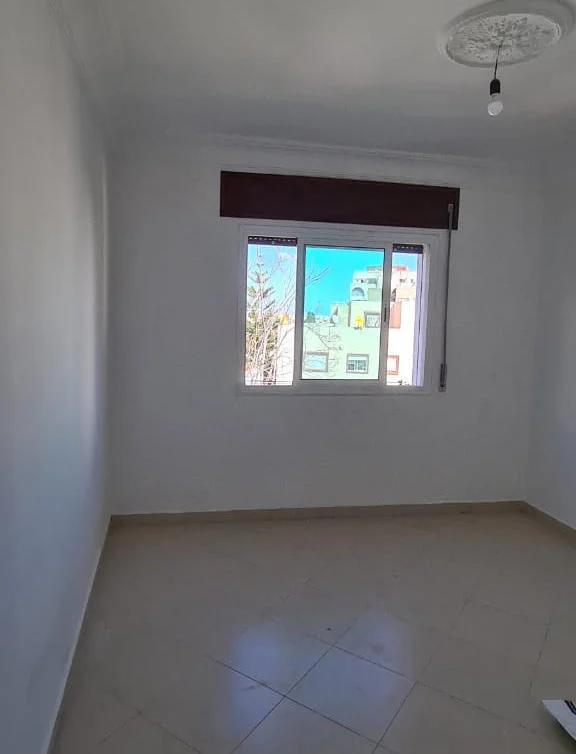 Appartement à vendre à tetouan 3 chambres salon salle de bain 2ème étage portefeuille 104 mètres