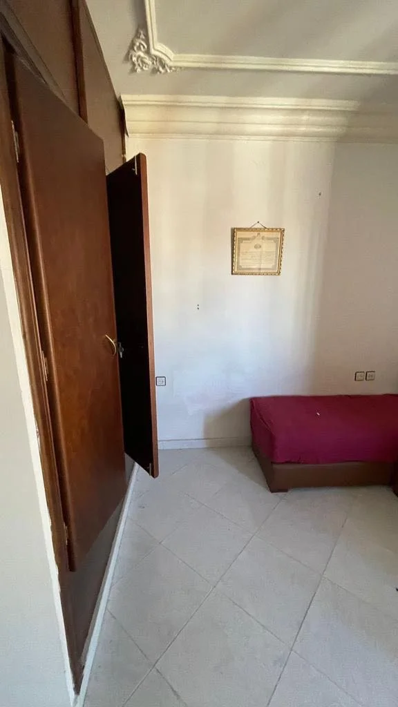 Appartement à vendre à tetouan salon 2 chambre balcon 4ème étage 77 mètres