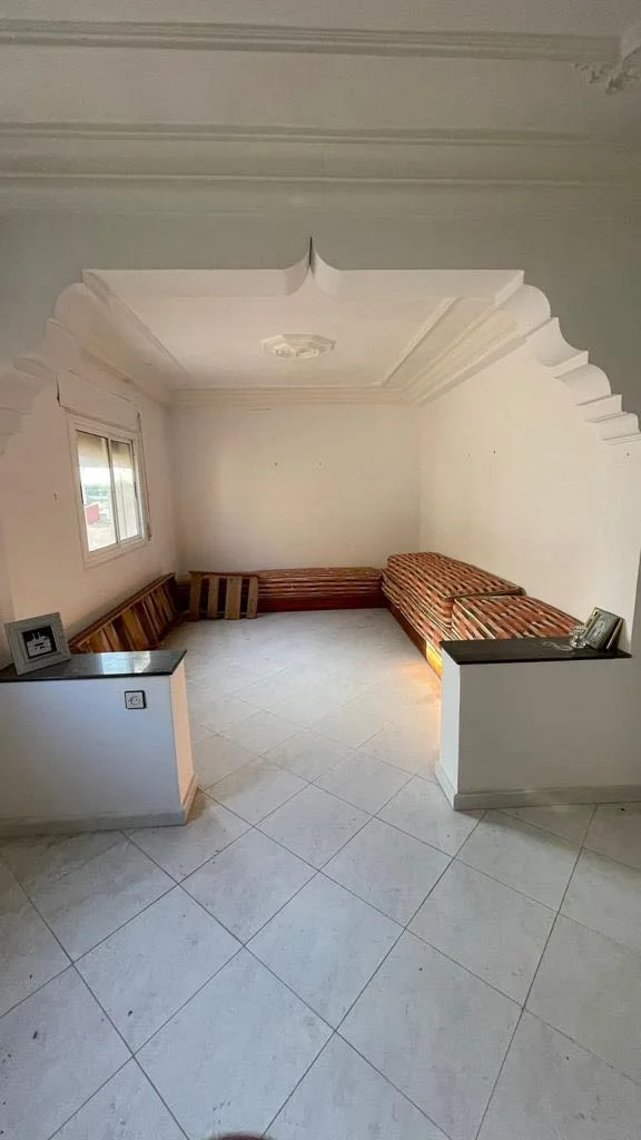 Appartement à vendre à tetouan salon 2 chambre balcon 4ème étage 77 mètres