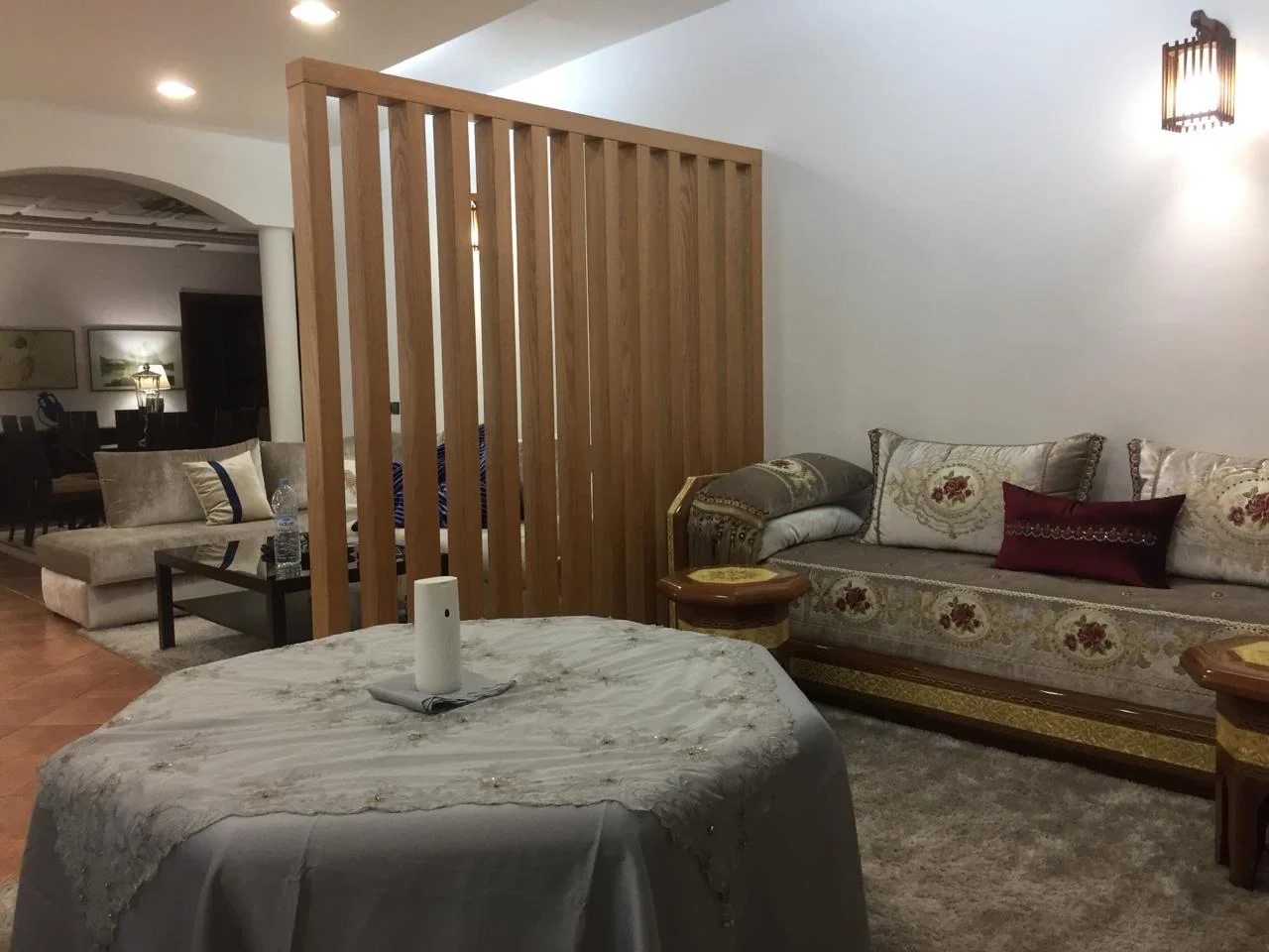 Luxueux appartement meublé à Tétouan au design moderne 3 salons 2 chambre 1 er étage 178 mètres