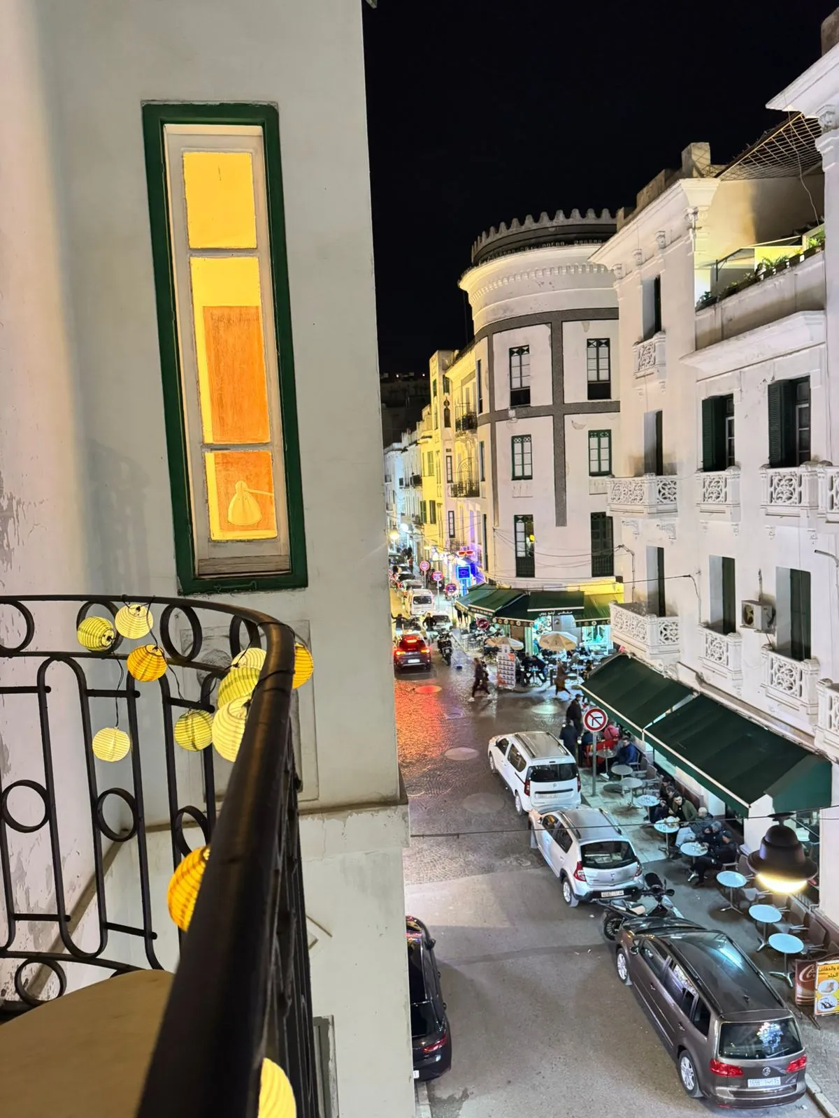 Appartement élégant à louer pour la journée à Tétouan, au deuxième étage.