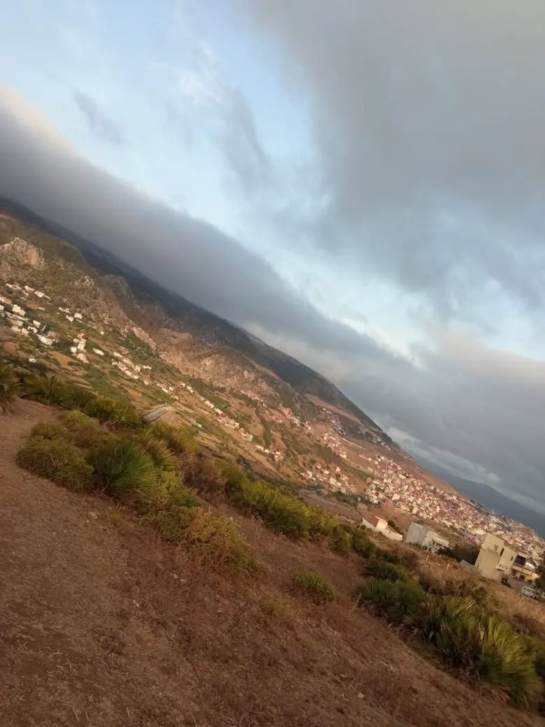 Terrain  à vendre à Tétouan, d’une superficie de 18 287 m², avec deux façad