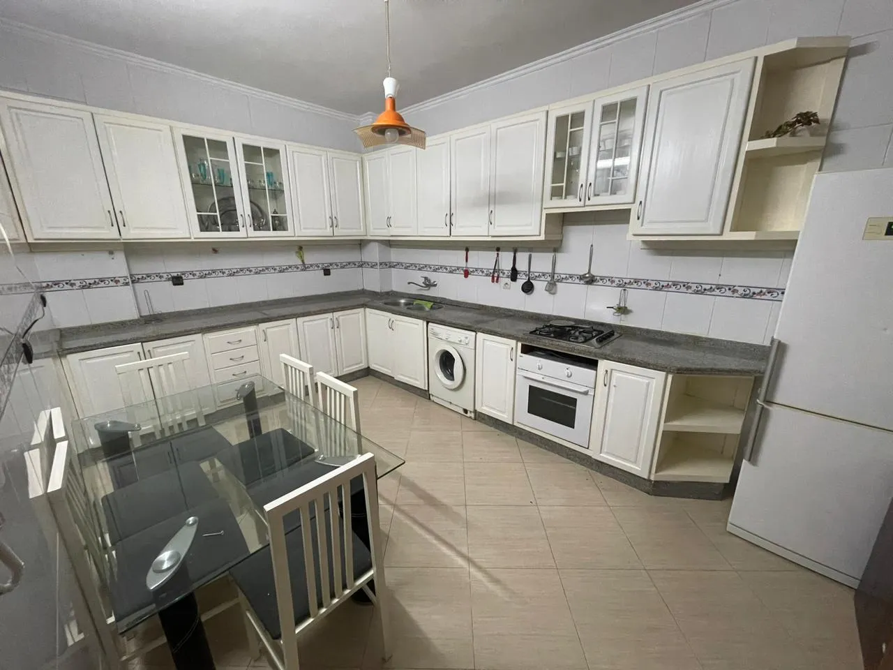 Un grand appartement à louer à Tétouan, dans une résidence fermée, de 126 mètres