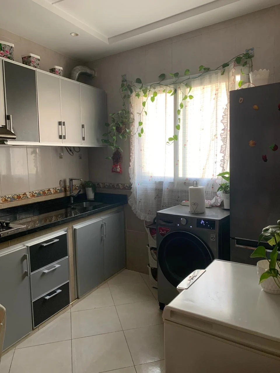 Appartement à vendre à Tétouan, 100 m, 3 chambres 2 salons 4 étage .