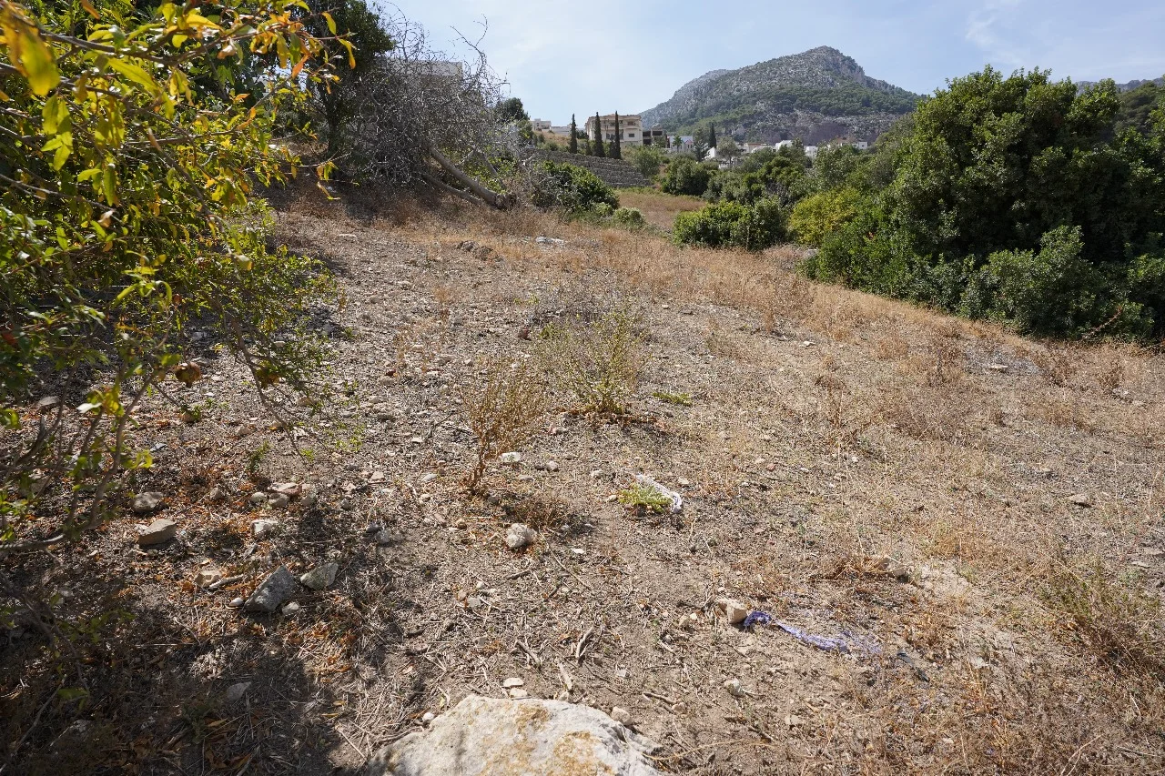 térrain à vondre à tetouan 640 mètres carrés Property ، deux faces 