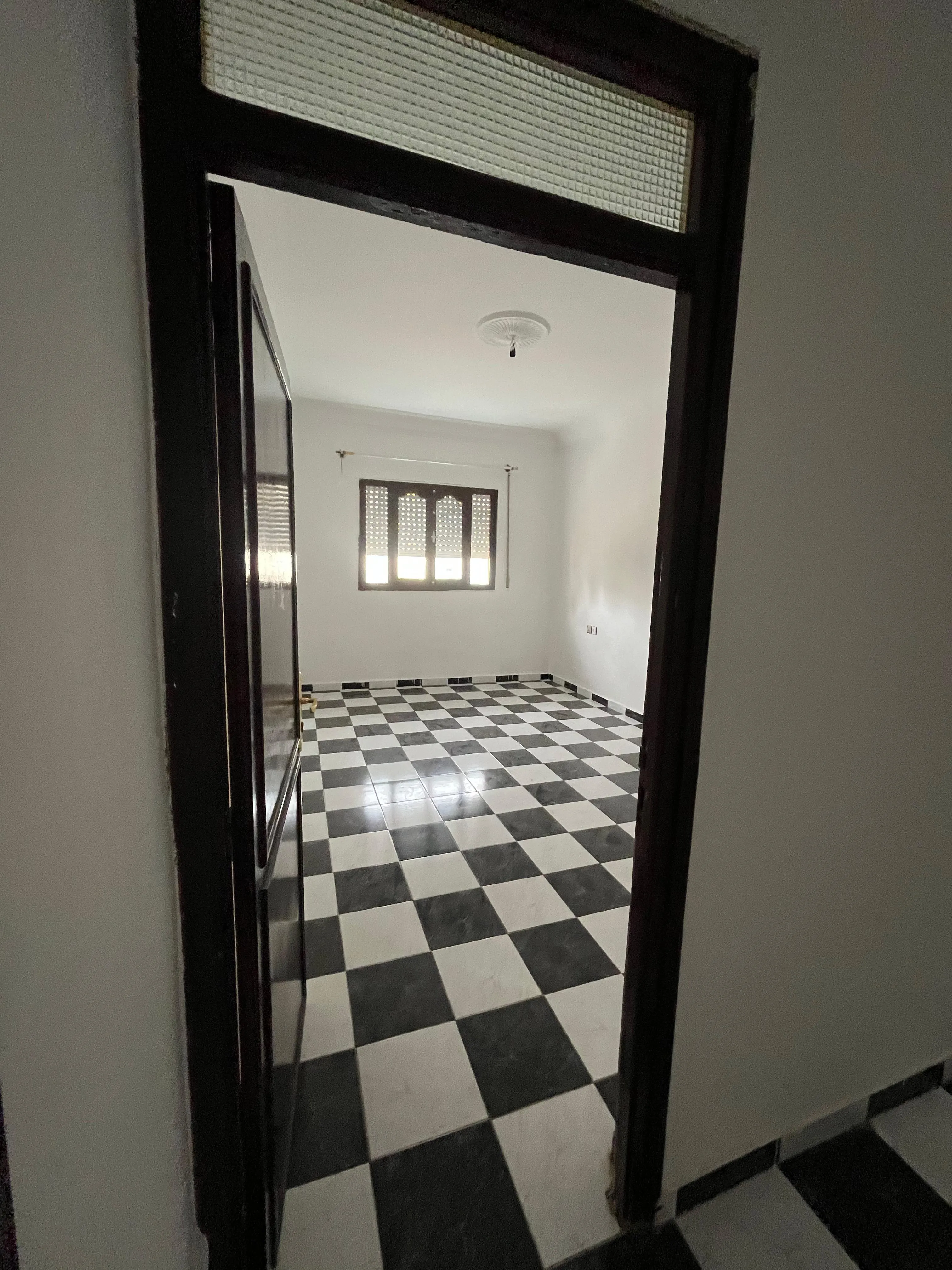 Appartement à Louer à Tétouan   1er Étage, 3 Chambres et 2 Salons