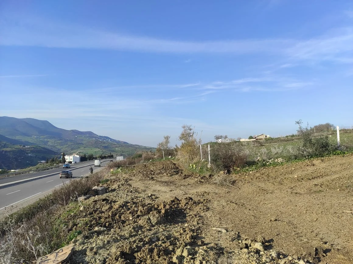 Terrain Agriculture a vendre a cote de tétouan 2341 m² 4 facades Titrée Villa R3