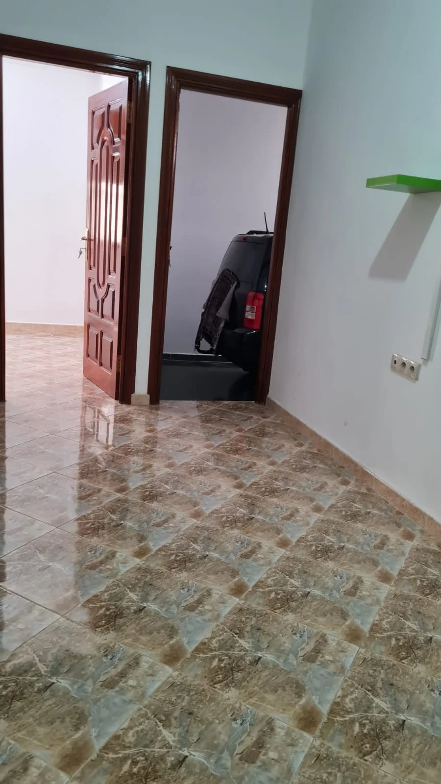 Appartement à louer à Tetouan chambre salon، balcon  ، garage ، 1ère étg 100 mètres  