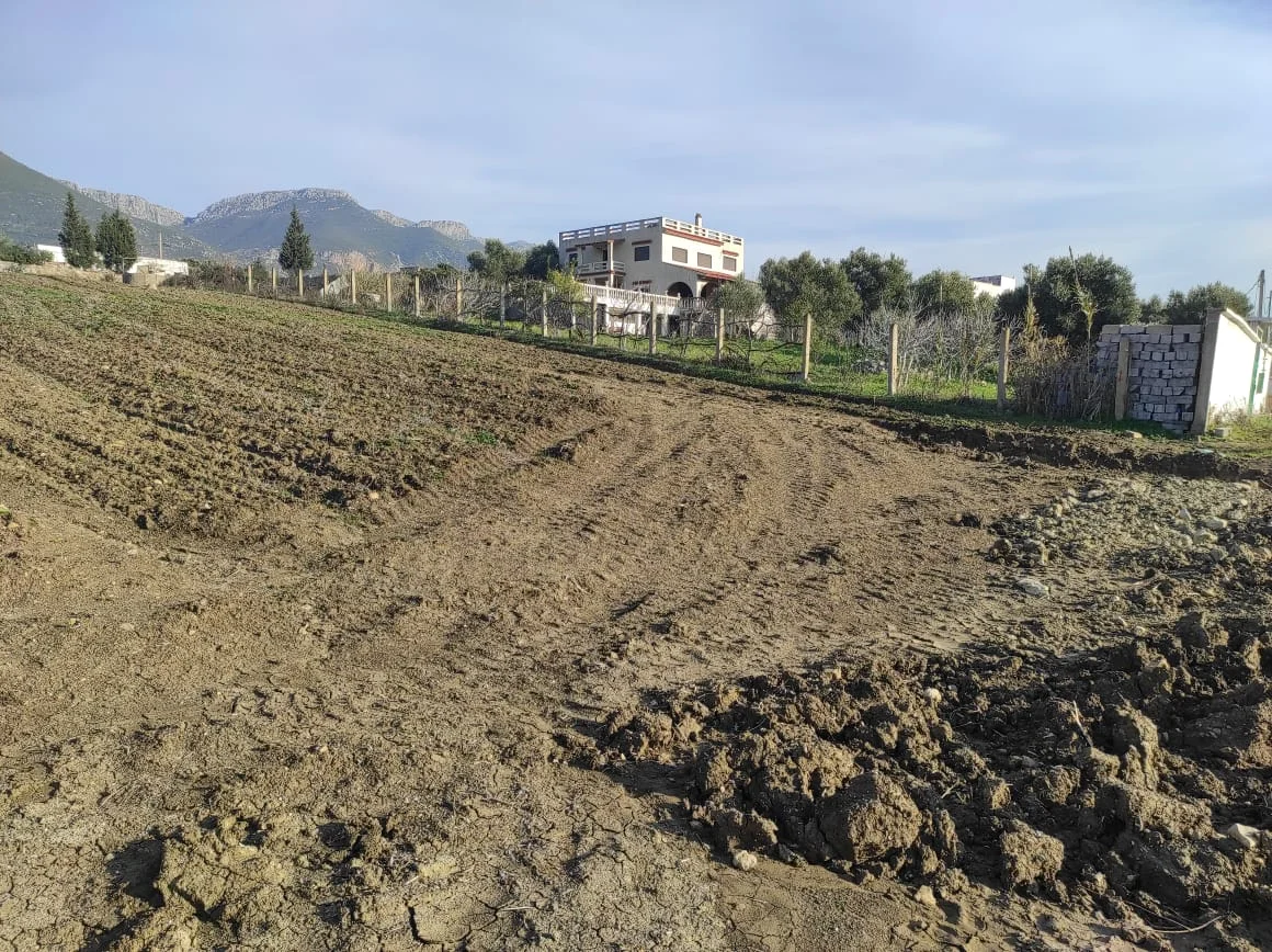 Terrain Agriculture a vendre a cote de tétouan 2341 m² 4 facades Titrée Villa R3