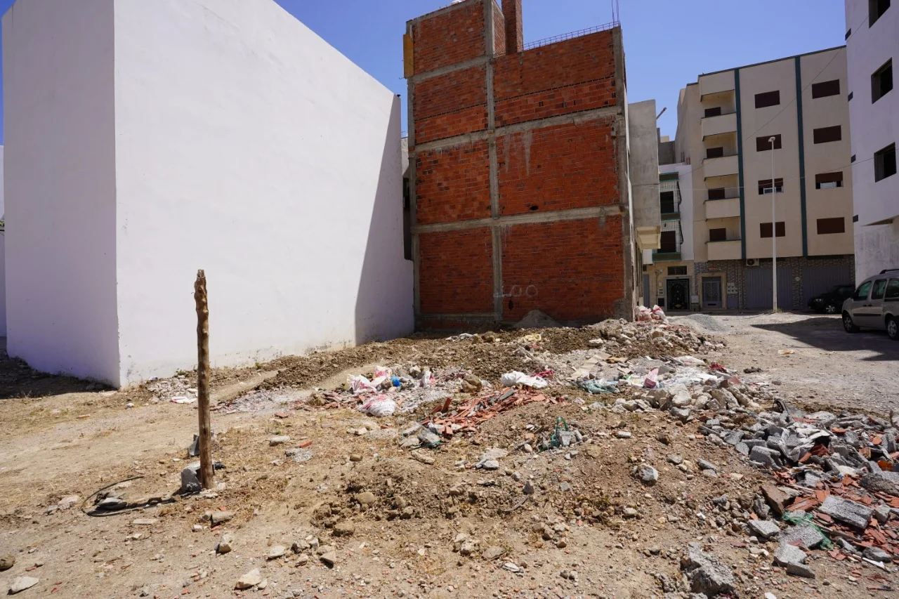 Terrain constructible à vendre dans le quartier de Tétouan 107 mètres