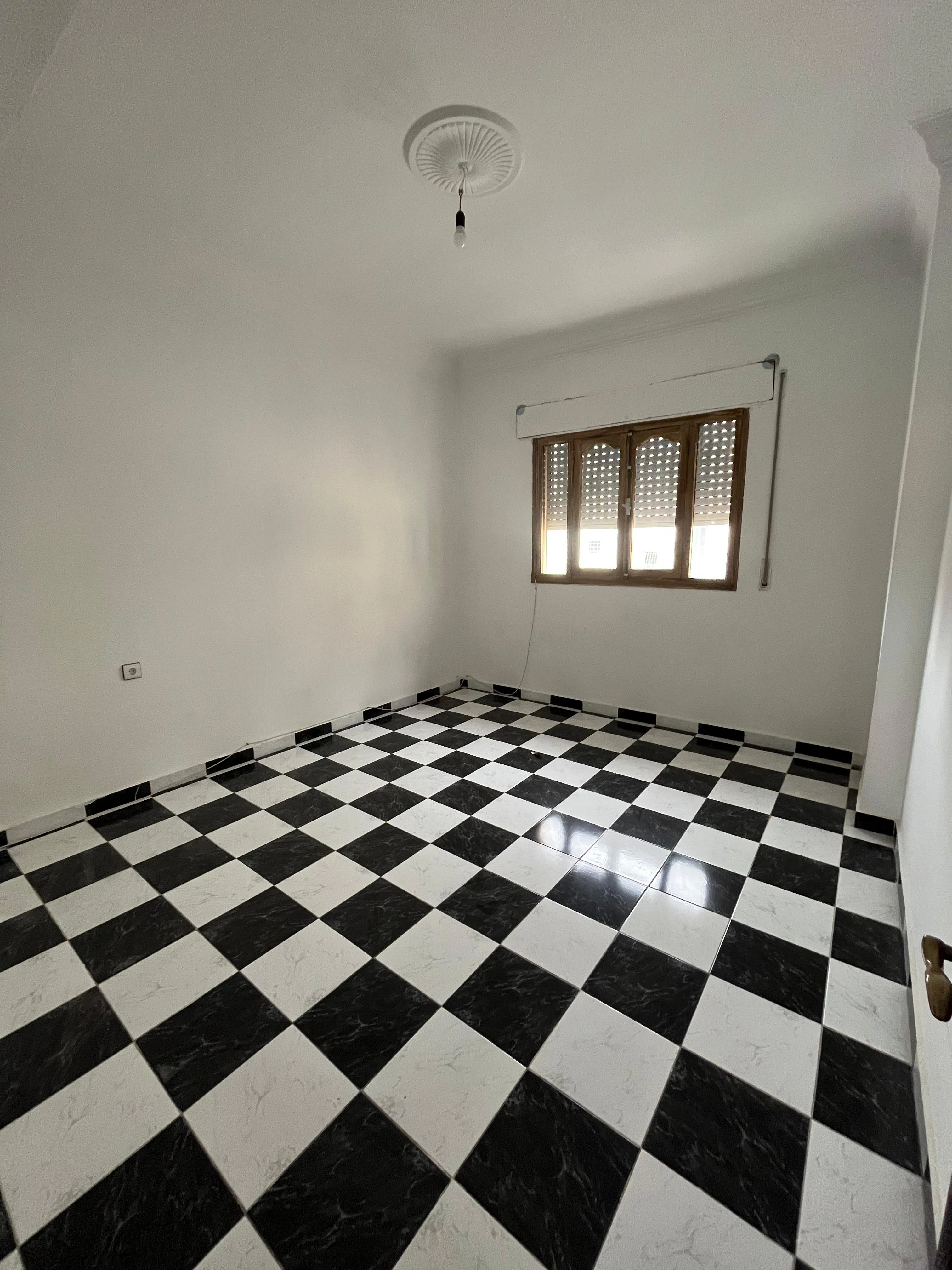 Appartement à Louer à Tétouan   1er Étage, 3 Chambres et 2 Salons