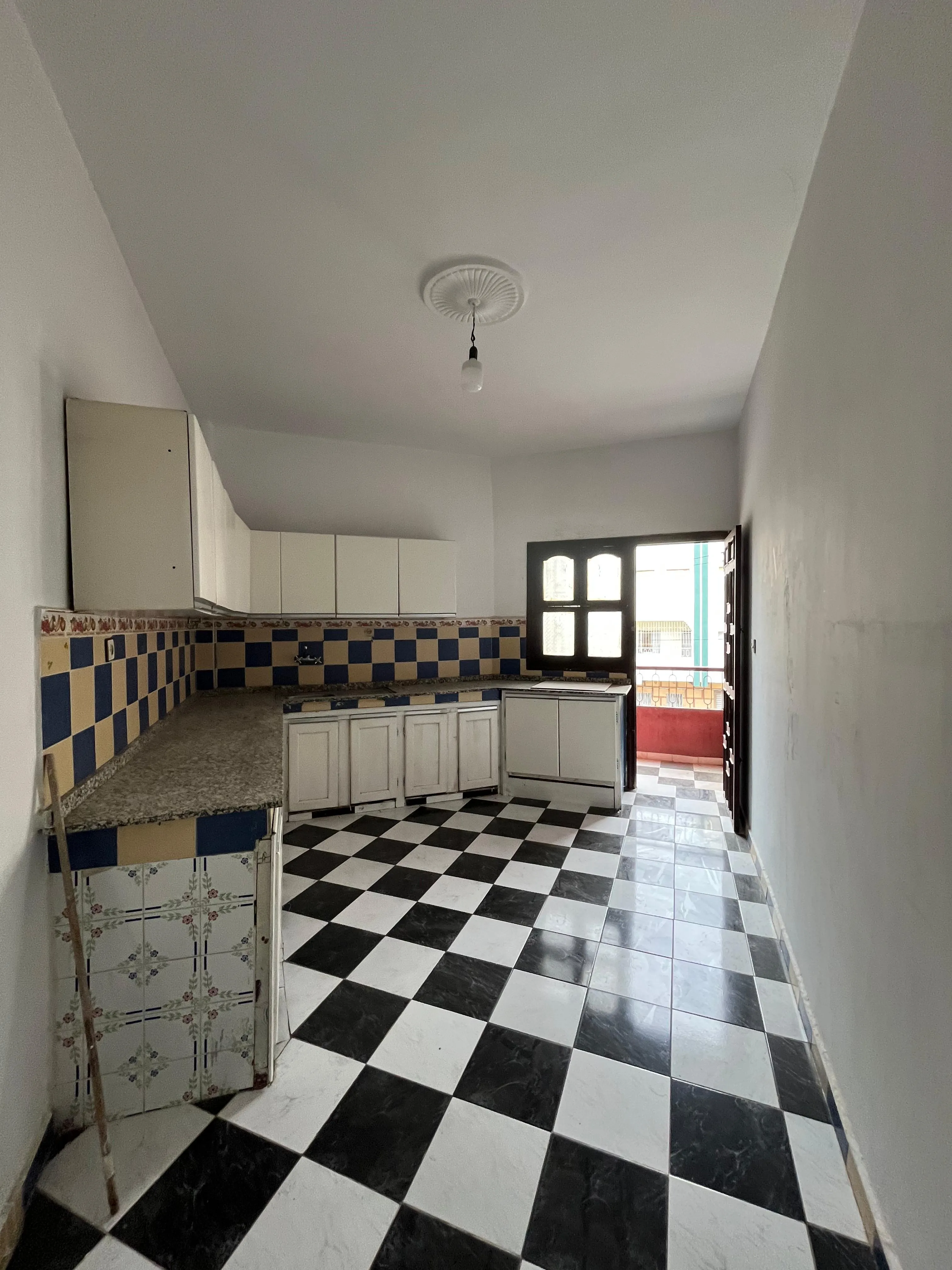 Appartement à Louer à Tétouan   1er Étage, 3 Chambres et 2 Salons