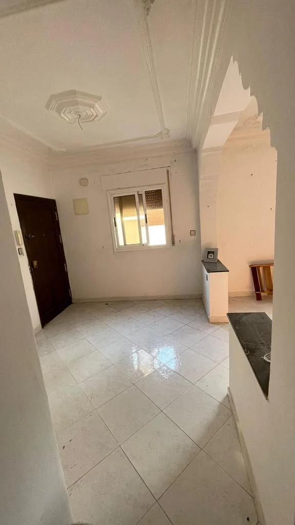 Appartement à vendre à tetouan salon 2 chambre balcon 4ème étage 77 mètres