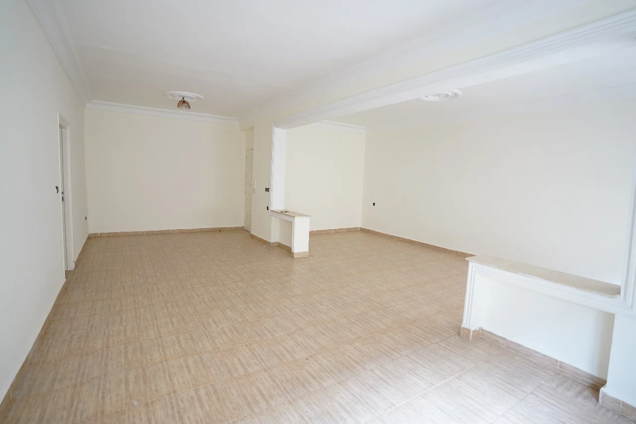 Appartement à vendre à tetouan 2 chambre 2 salon  balcon 100 mètres 2 ème étage 