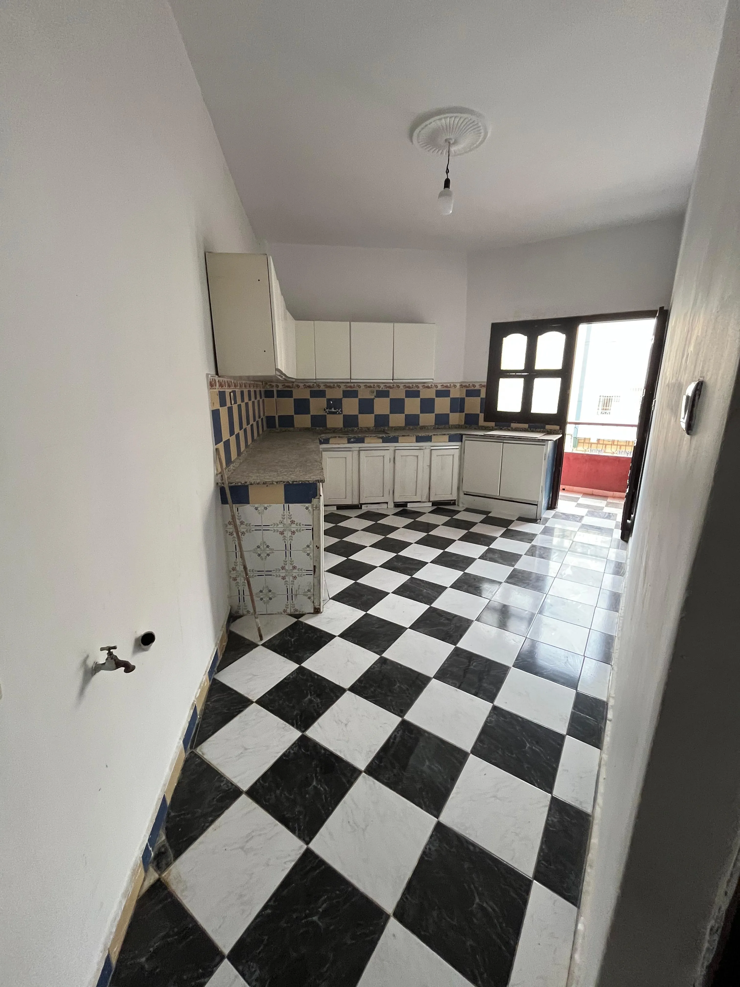 Appartement à Louer à Tétouan   1er Étage, 3 Chambres et 2 Salons