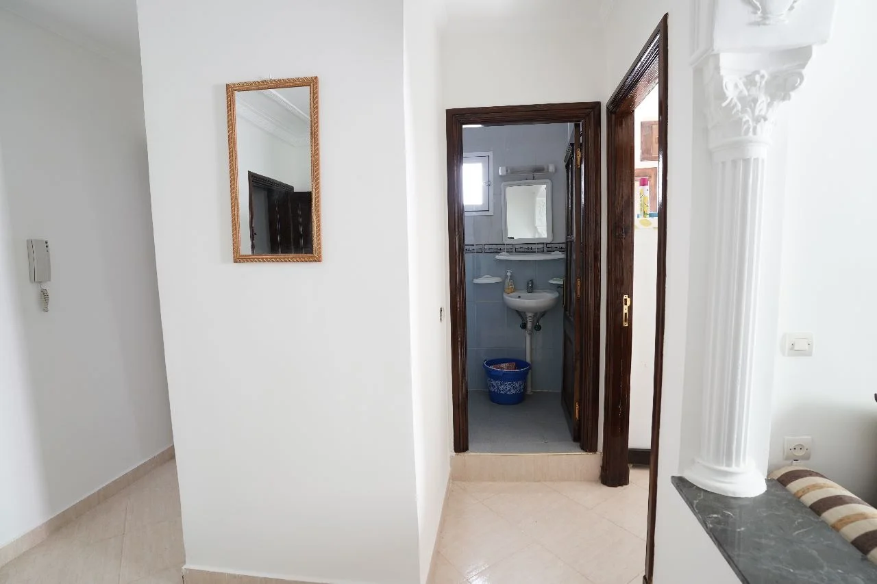 bel Apparetement à vendre ét à louer à tetouan  Salon balcon Chambre 4ème étage 54 mètres